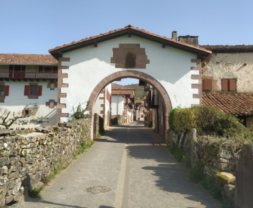 Arco de entrada a Amaiur – Icono del Valle de Baztan-Bidasoa