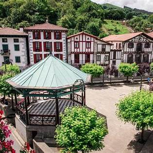 plaza mayor de lesaka