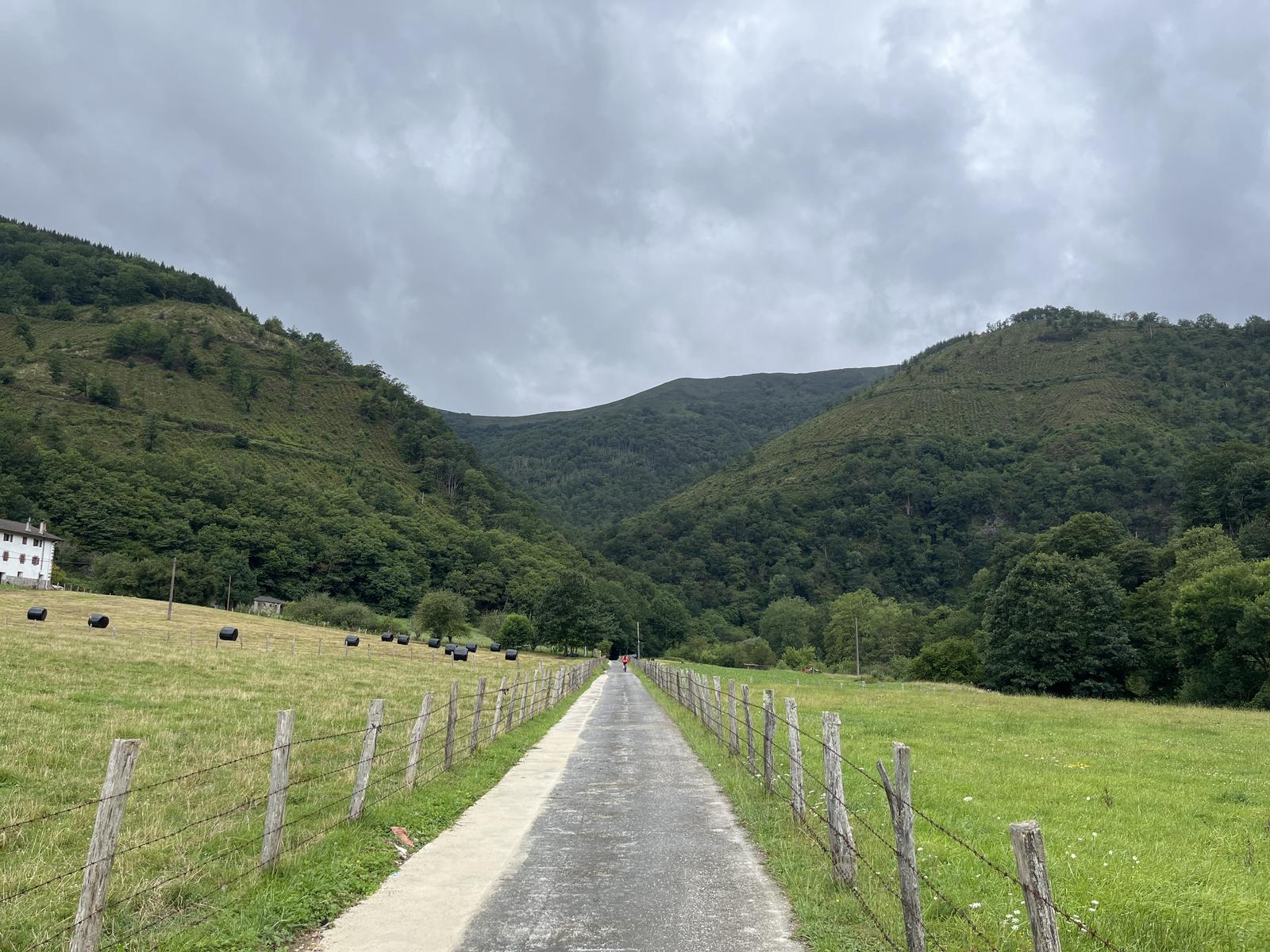 Mendien arteko bide panoramikoa Bidasoako Bide Berdean
