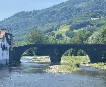 Puente de piedra Sunbilla