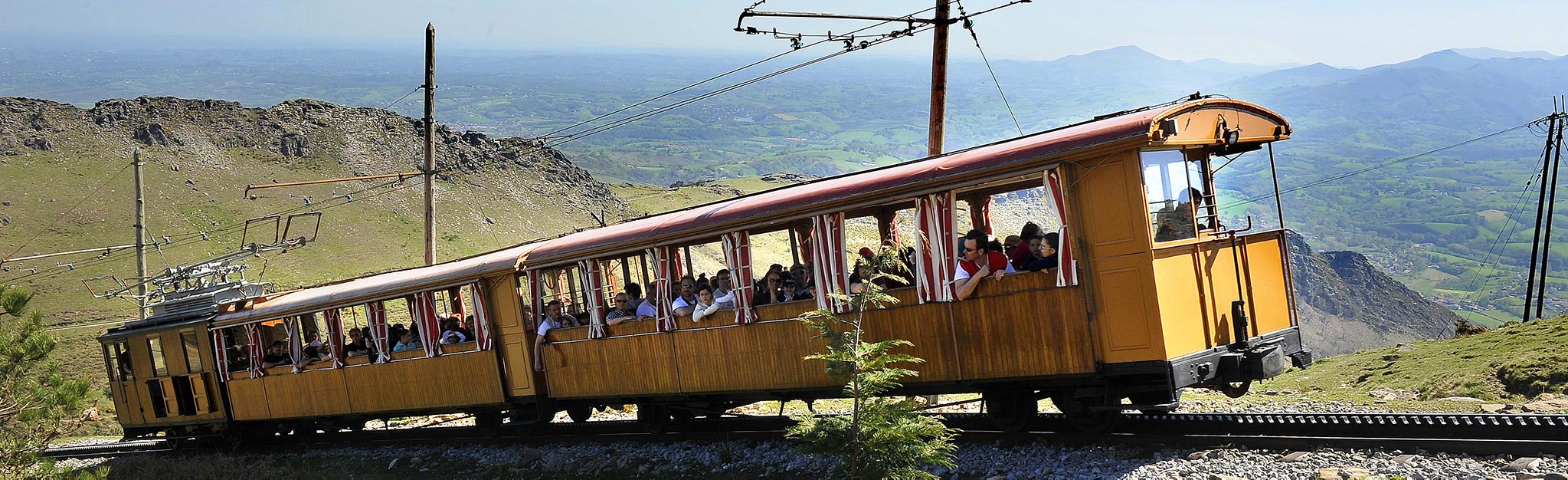 Larrun train.