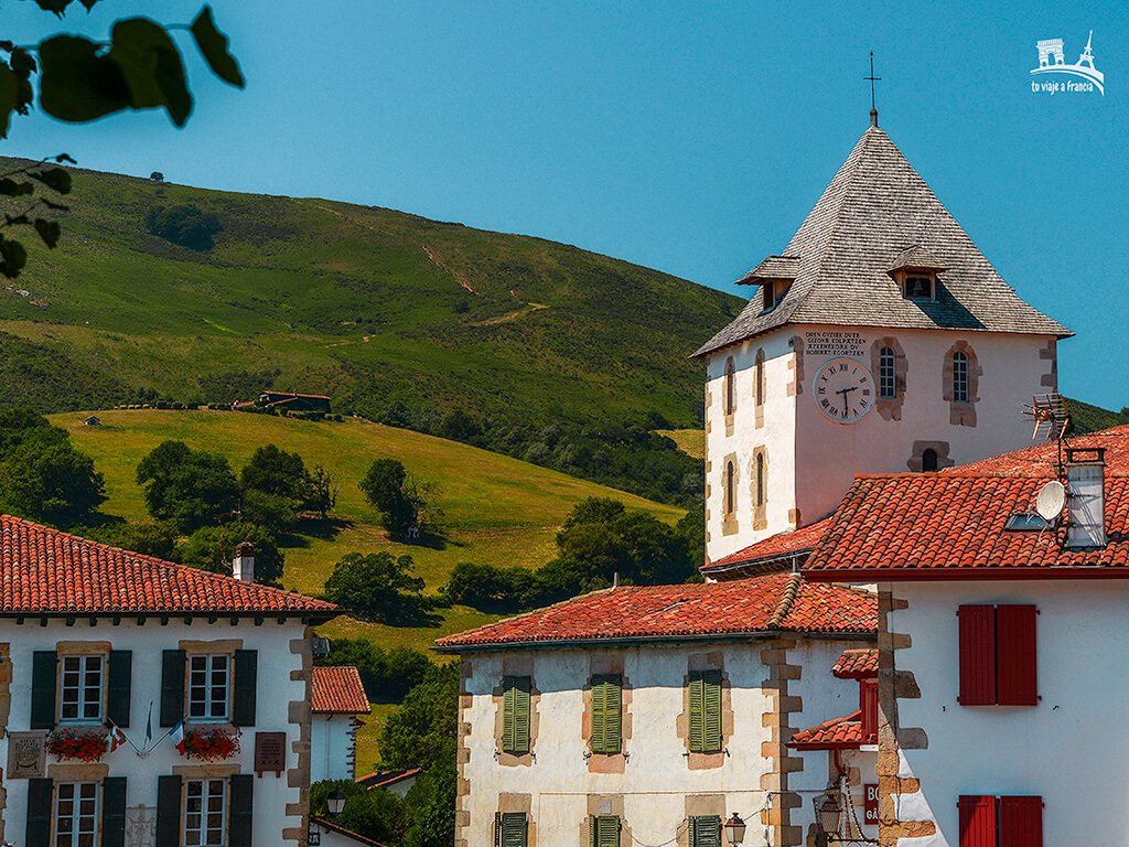 Read more about the article 🌿 Sare: the village that seems frozen in time, at the foot of La Rhune