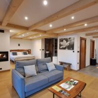 estudio de luxe Angiz 3 hidromasajearekin, tximiniarekin eta diseinuarekin